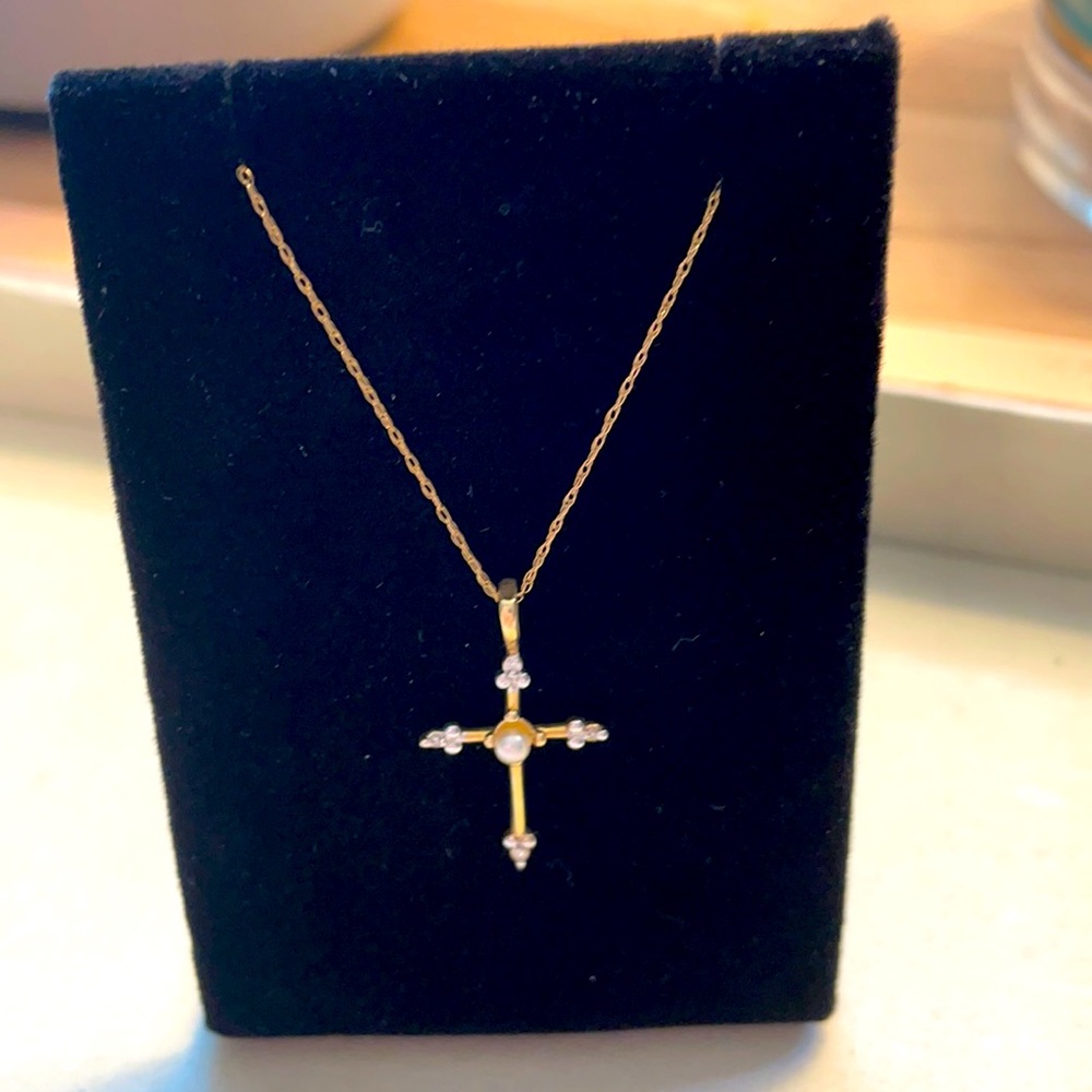 14kt gold and freshwater pearl cross